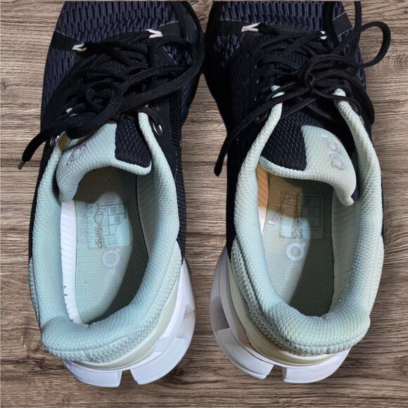 On Cloud Women's Cloudflyer Running Shoes Blk/Mint/Wht, Size 8.5 - Picture 5 of 7